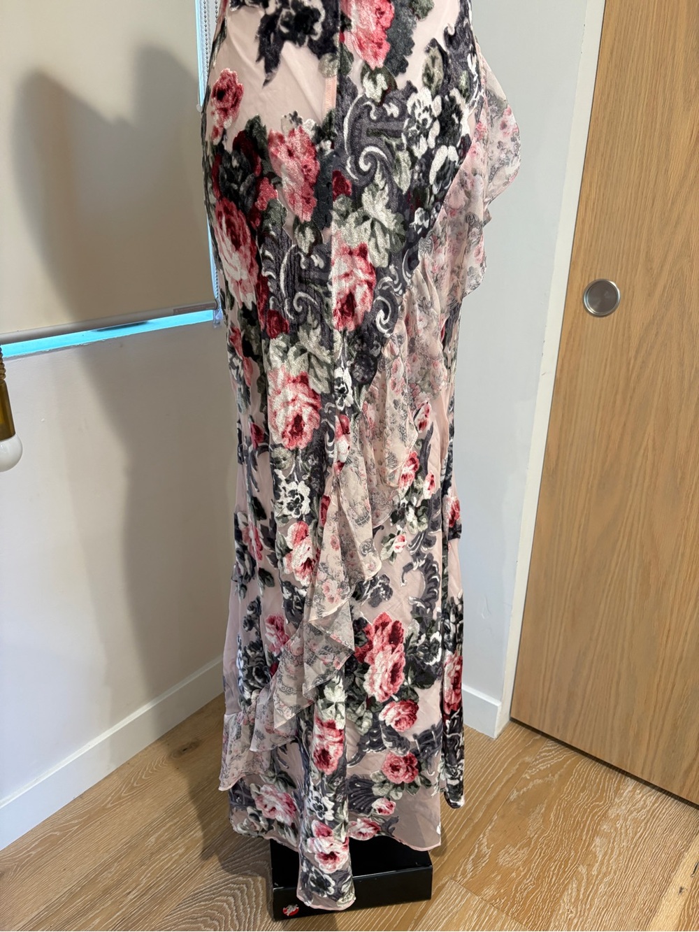 New For Love And Lemons Floral Velvet Burnout Floral Maxi Dress in Pink Sz Small - Picture 9 of 14